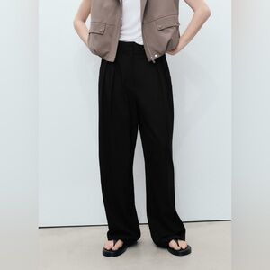 WIDE LEG PLEATED TROUSERS